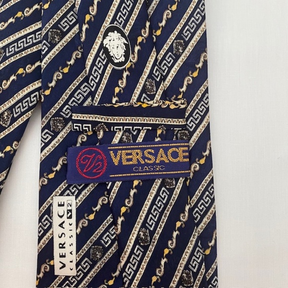 VERSACE Classic V2 Multicolor Print 100% Silk Neck Tie - Picture 3 of 7